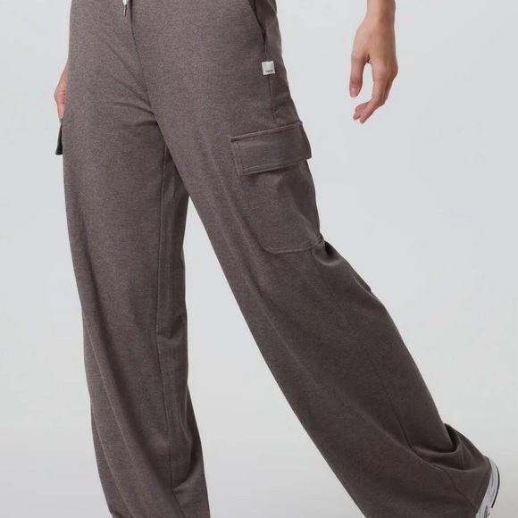 BNWT Vuori Halo Cargo Wideleg Pants (Size Small) - Picture 2 of 8